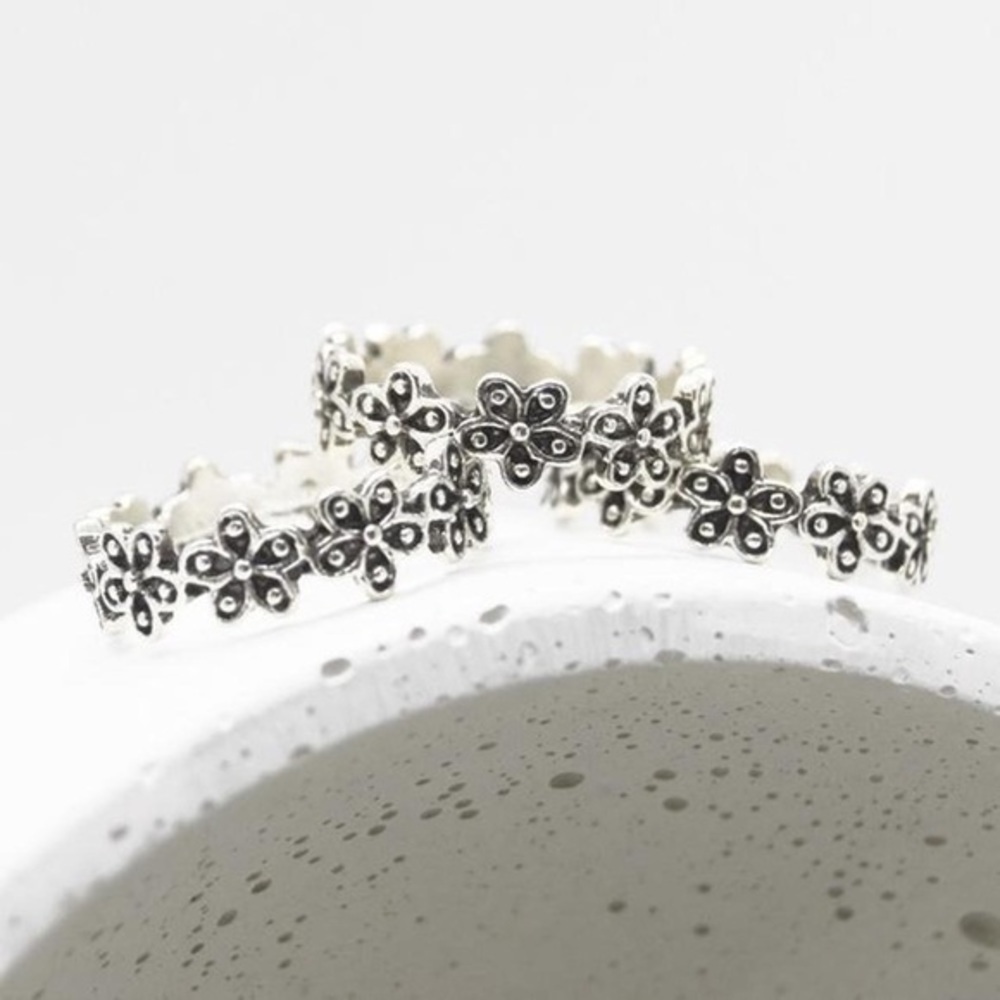 Silver Flower Ring - Picture 2 of 4